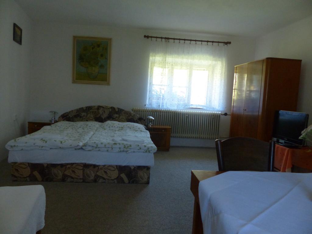 Bizoni Dvur Hotel Retenice Eksteriør billede